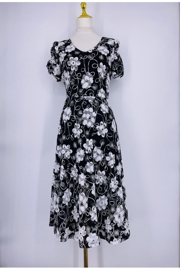Robe en dentelle avec doublure