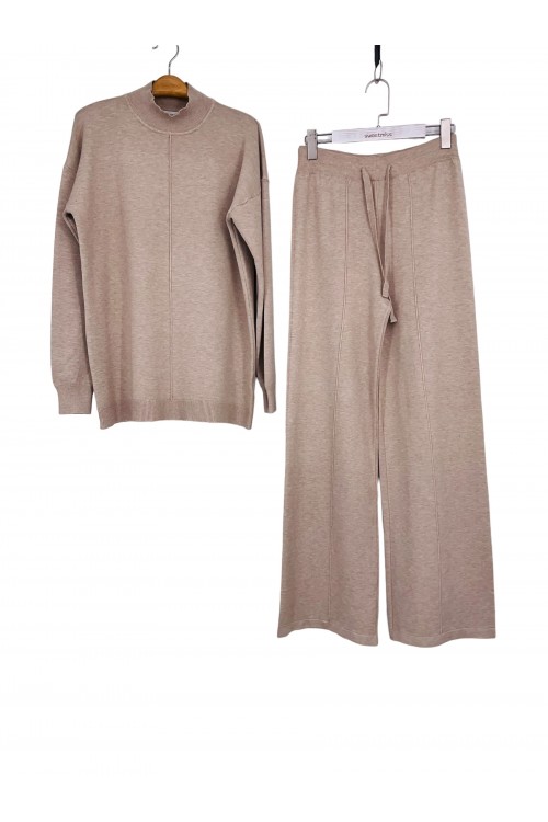 Sweater and pants set