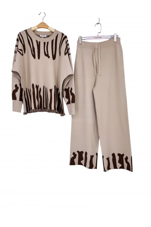 Sweater and pants set
