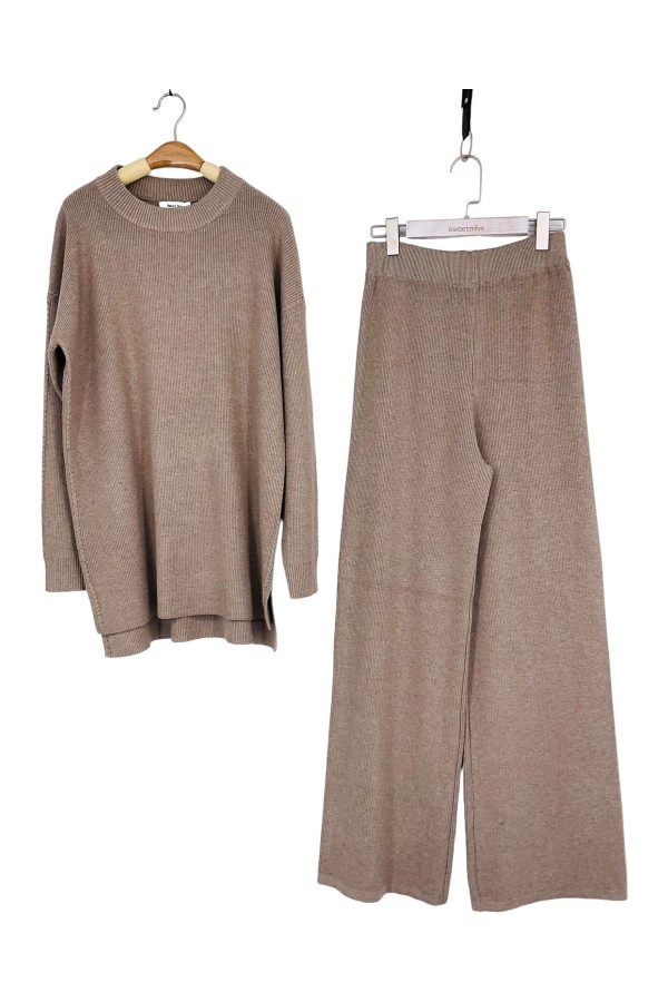 Sweater and pants set