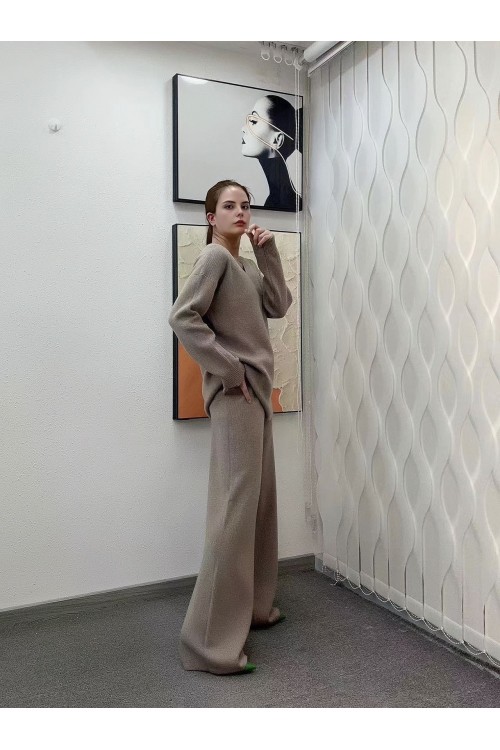Sweater and pants set